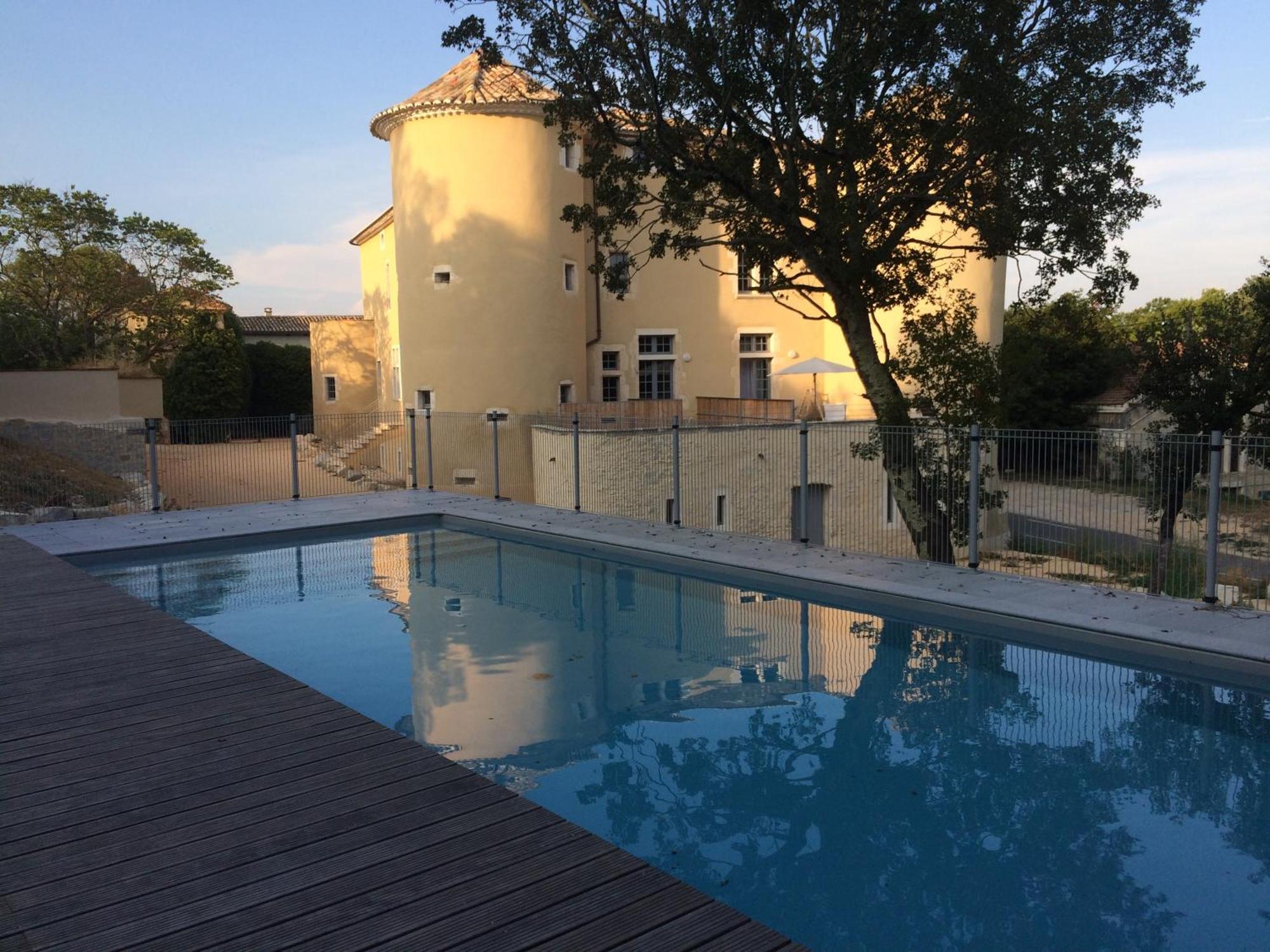 Appartement 4 Personnes Dans Chateau Avec Piscine Lussan  Exterior foto