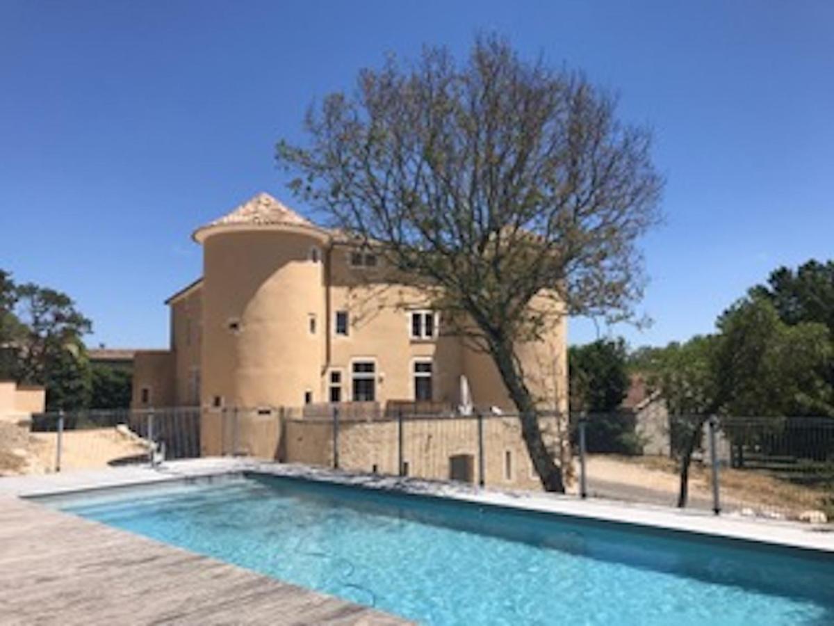 Appartement 4 Personnes Dans Chateau Avec Piscine Lussan  Exterior foto