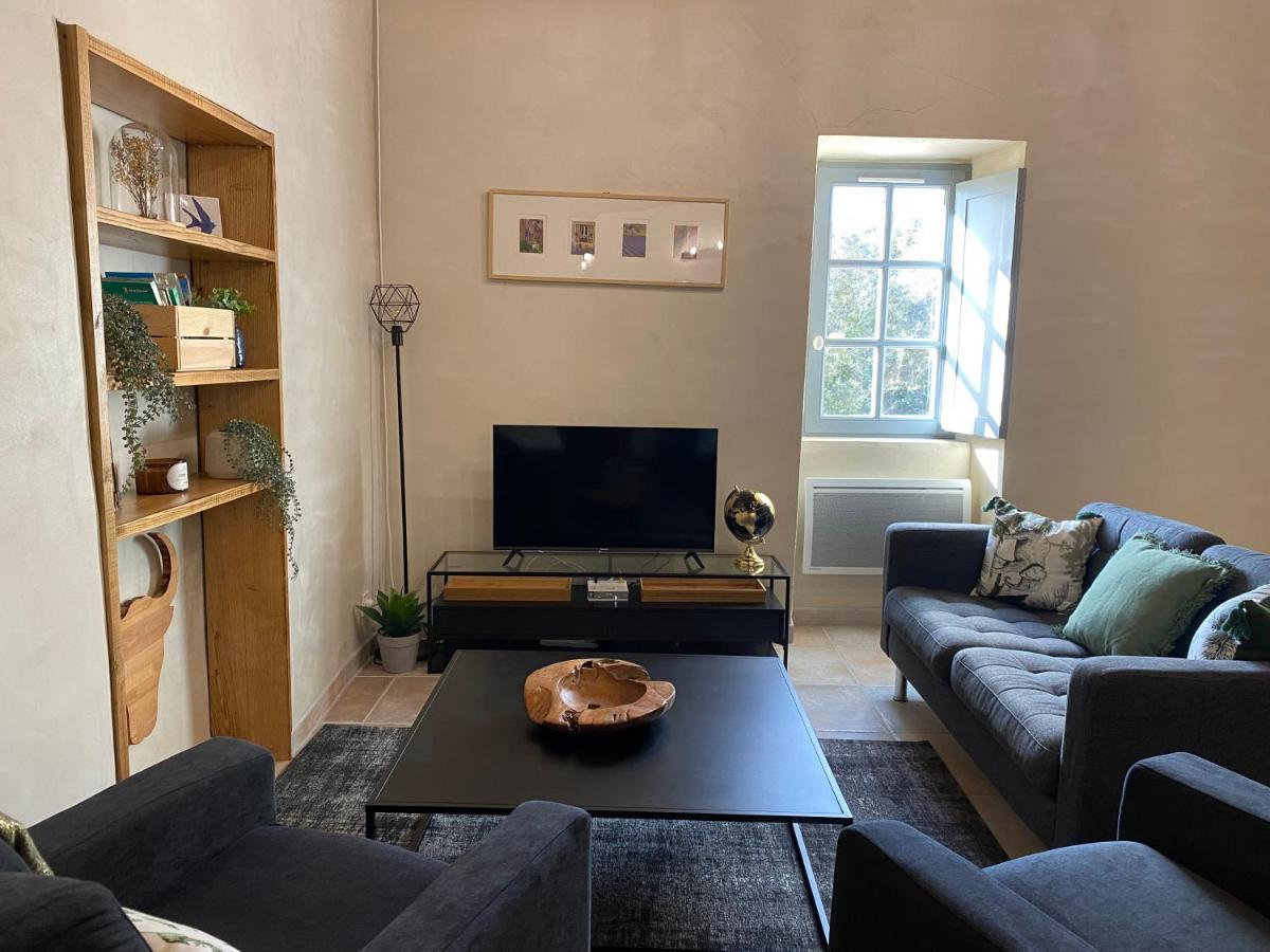 Appartement 4 Personnes Dans Chateau Avec Piscine Lussan  Exterior foto