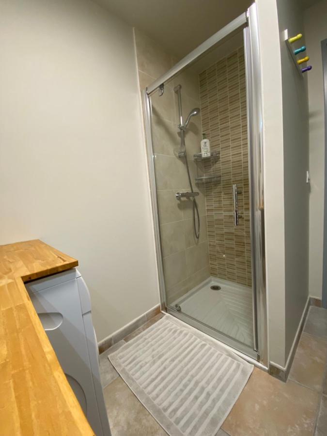 Appartement 4 Personnes Dans Chateau Avec Piscine Lussan  Exterior foto