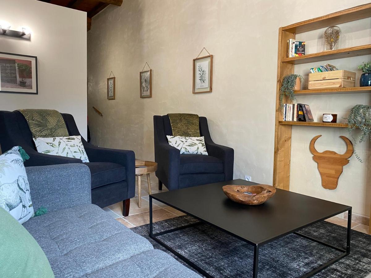 Appartement 4 Personnes Dans Chateau Avec Piscine Lussan  Exterior foto