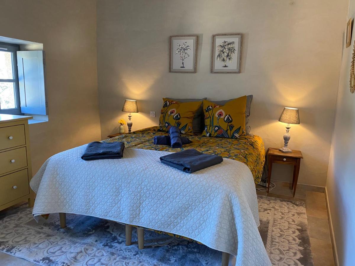 Appartement 4 Personnes Dans Chateau Avec Piscine Lussan  Exterior foto