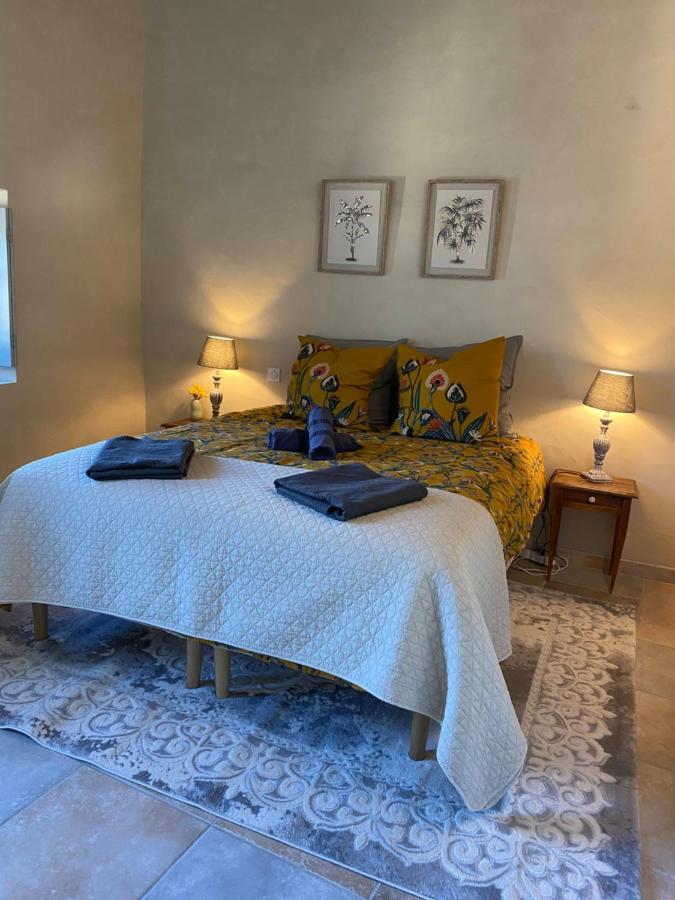 Appartement 4 Personnes Dans Chateau Avec Piscine Lussan  Exterior foto